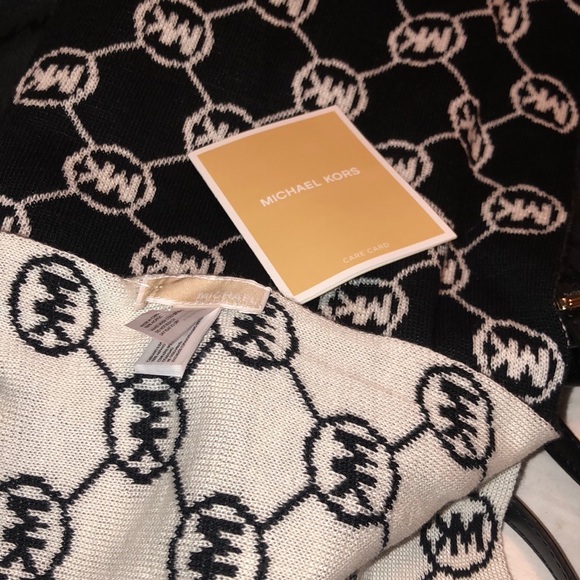 NWT🔴SALE MICHEAL KORS SCARF GIFs 🎁🎁🎁🌺🌺🌺🌺❤️❤️❤️ - Picture 3 of 3